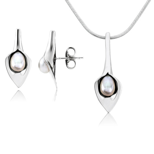 Amanda Cox - Silver and Freshwater Pearl studs - Small Wedding Bridal Jewellery - cultured freshwater pearls
