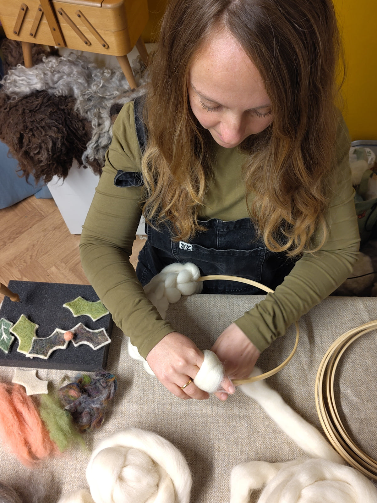 Workshops with Sophie making a Festive Wool Wreath at Heart Gallery. finger knitting and needle felting